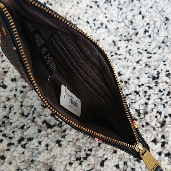 NWT Fossil wristlet, black with geometric pattern - Picture 3 of 4
